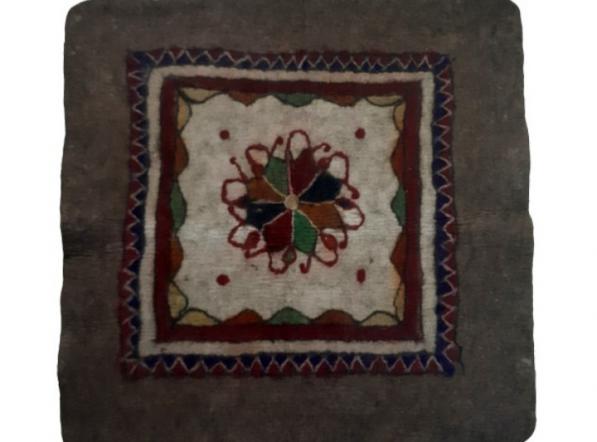 با فرش نمد مدل آفتاب آشنا شوید