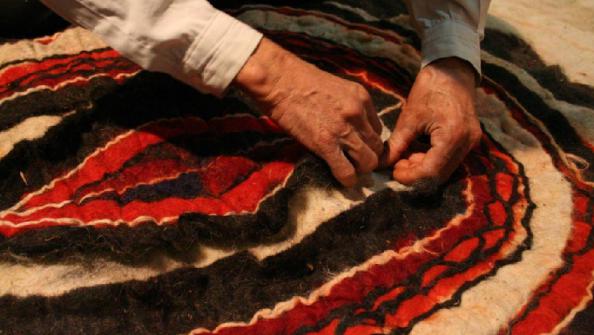 تولیدی بزرگ فرش نمدی ضخیم سنتی