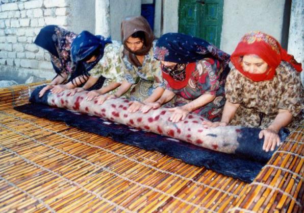 چگونگی تولید نمد در بین زنان ترکمن
