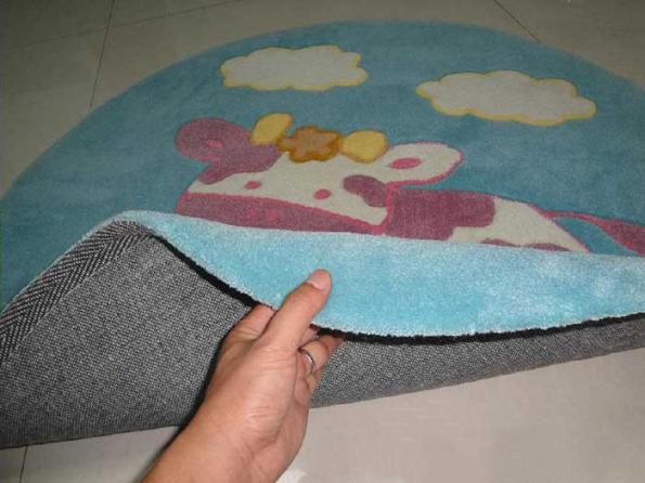 مشخصات فرش نمدی مناسب اتاق کودک چیست؟