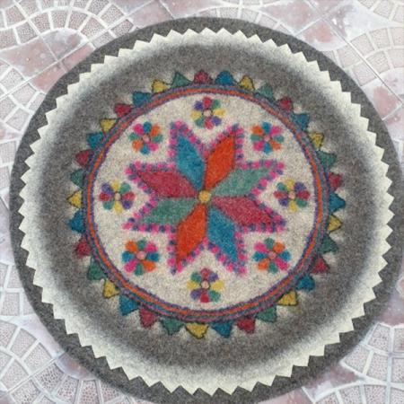 بررسی مشخصات زیرانداز نمدی سنتی درجه یک