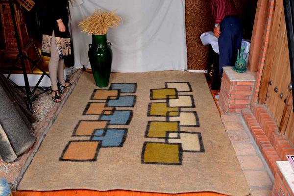 فروشنده فرش نمدی مدرن ساده