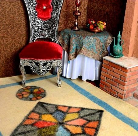 تولیدی بزرگ زیرانداز نمدی سنتی