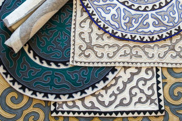 فروشگاه عرضه فرش نمدی سنتی دایره ای