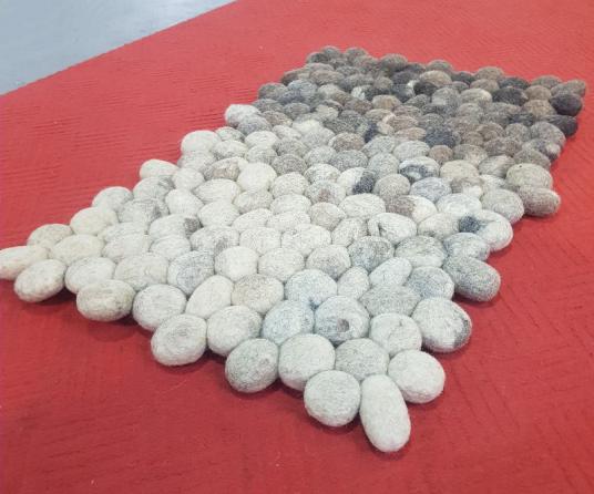 بررسی ابعاد انواع فرش نمدی کوچک