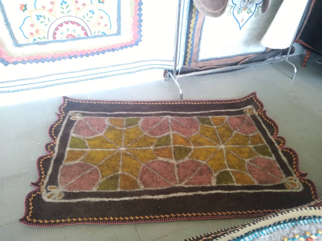 زیرانداز نمدی سنتی دو متری