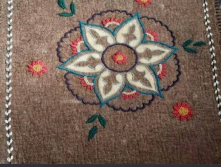 نمد گلدوزی شده درجه یک