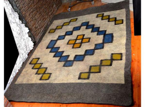 بررسی کیفیت فرش نمدی پشمی بزرگ