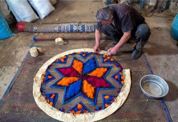 فرش نمدی دستبافت چگونه تولید می شود؟