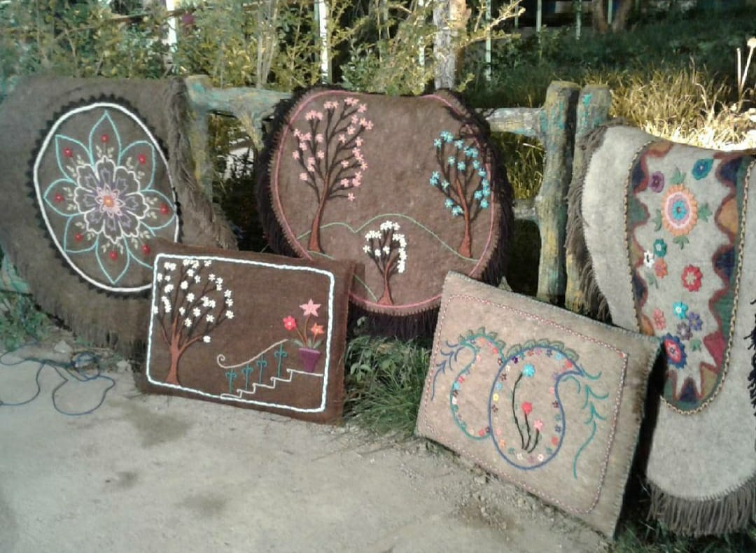 نمد سنتی دستباف گلدوزی شده