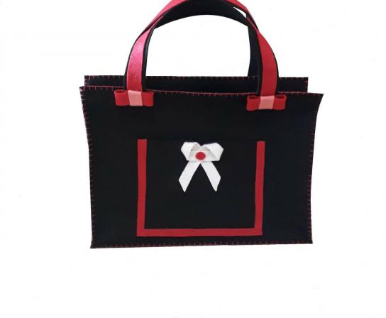 علت محبوبیت کیف نمدی زیپ دار مشکی چیست؟