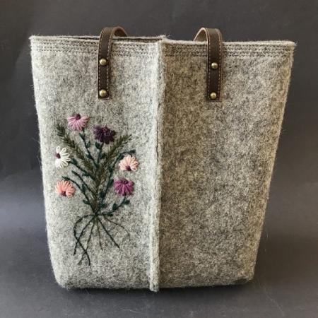 چرا کیف نمدی بسیار محبوب شده است؟