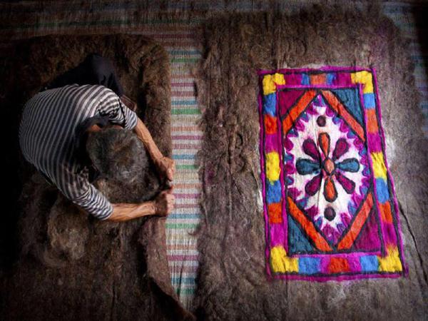 خوابیدن روی نمد