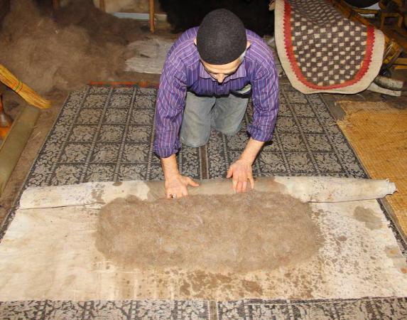 خرید مرغوب ترین انواع فرش نمدی پشمی