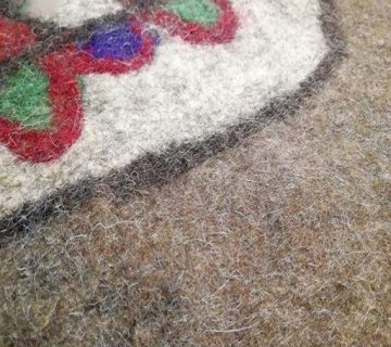 نمای نزدیک نمد دستی عشایری