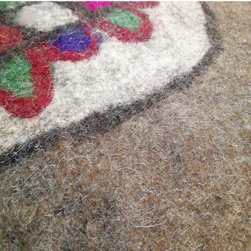 نمای نزدیک نمد دستی عشایری