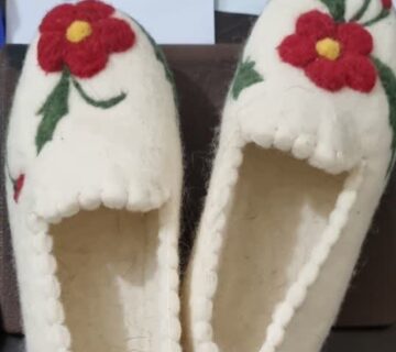 صندل نمدی زنانه رنگ سفید
