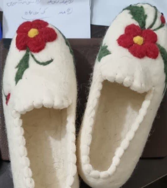 صندل نمدی زنانه رنگ سفید